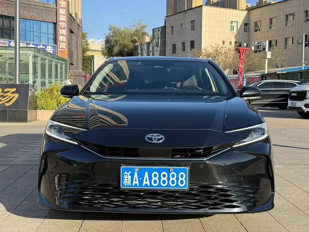 Toyota Camry — фото 2