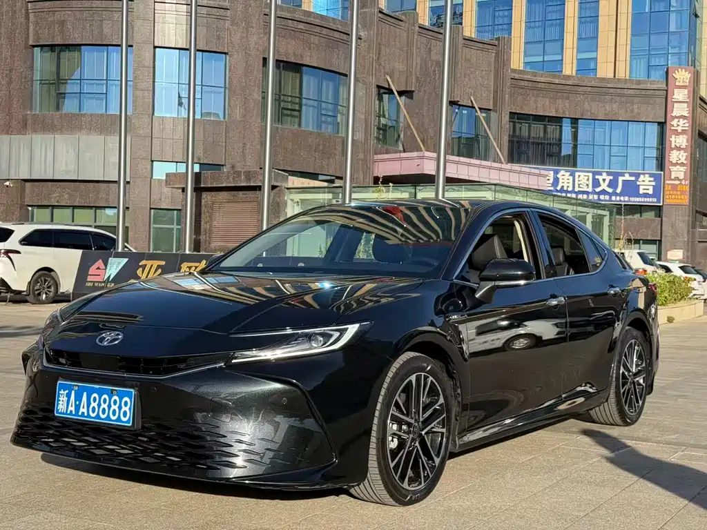 Toyota Camry — фото 3