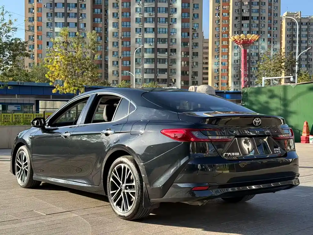 Toyota Camry — фото 7