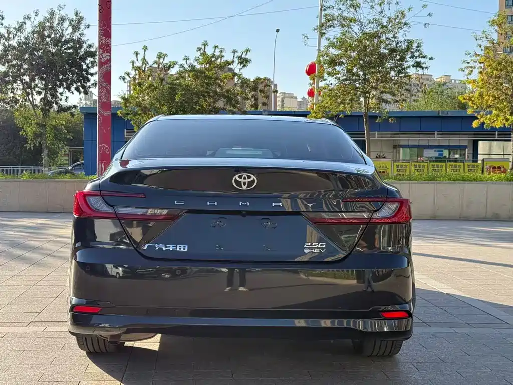 Toyota Camry — фото 8