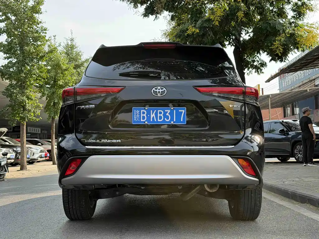 Toyota Highlander — фото 3