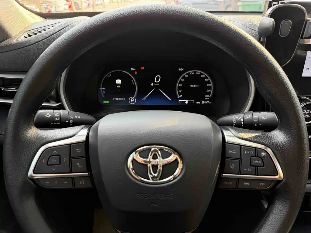Toyota Highlander — фото 10