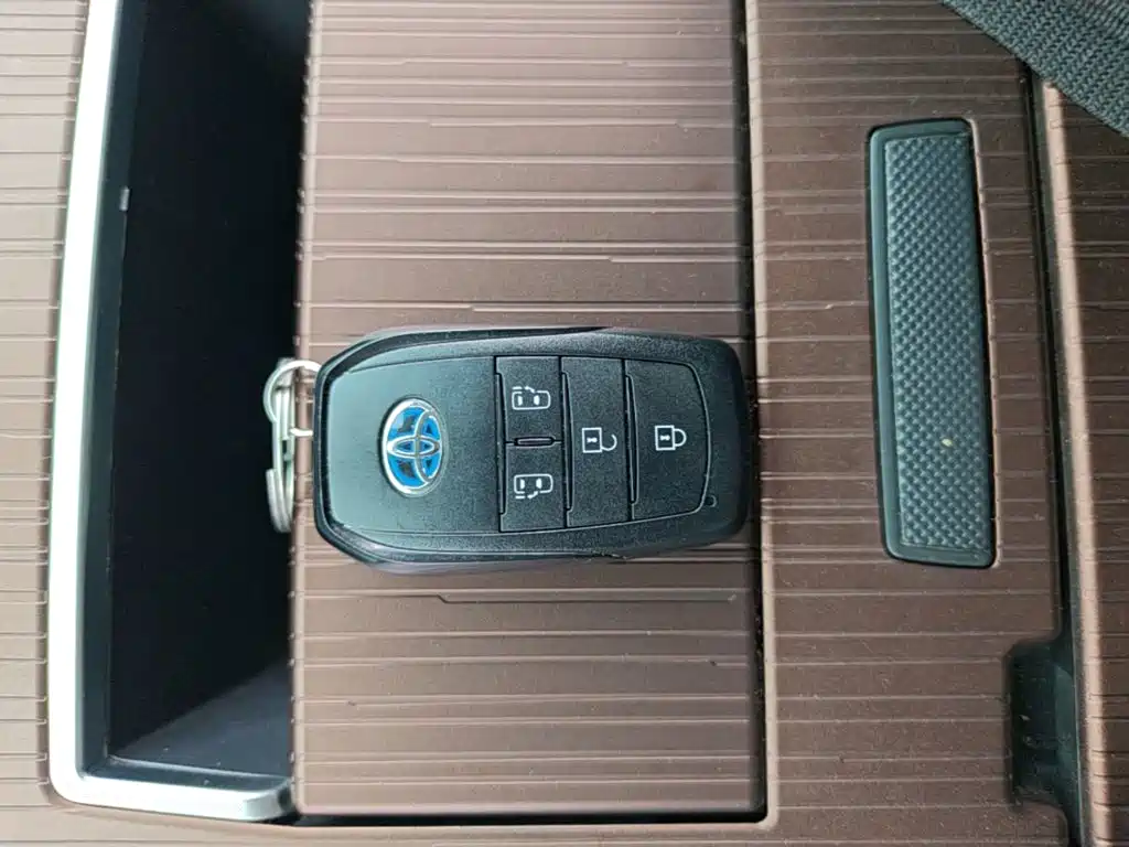 Toyota Sienna — фото 9