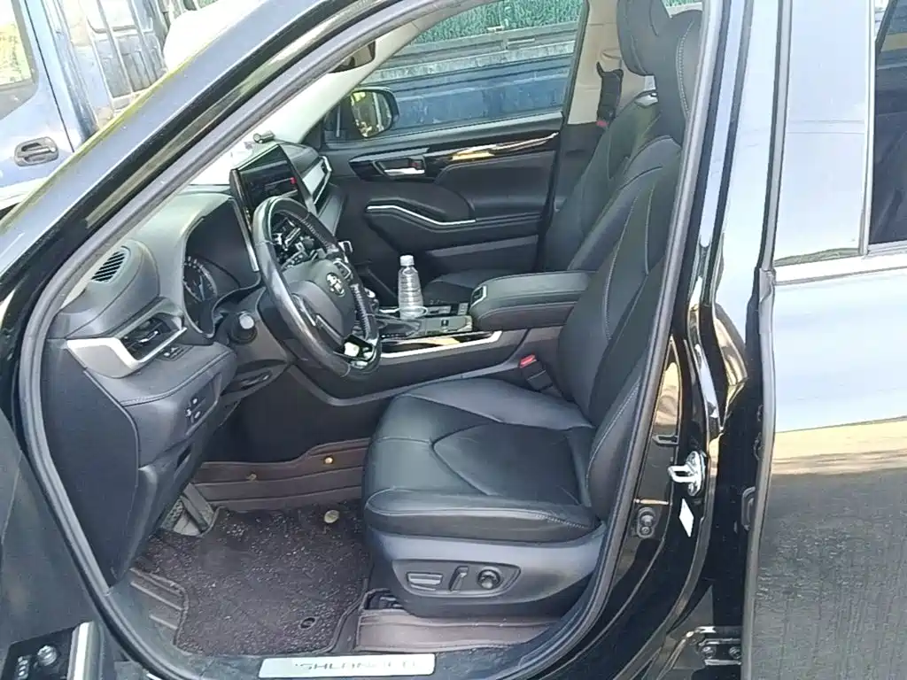 Toyota Highlander — фото 15