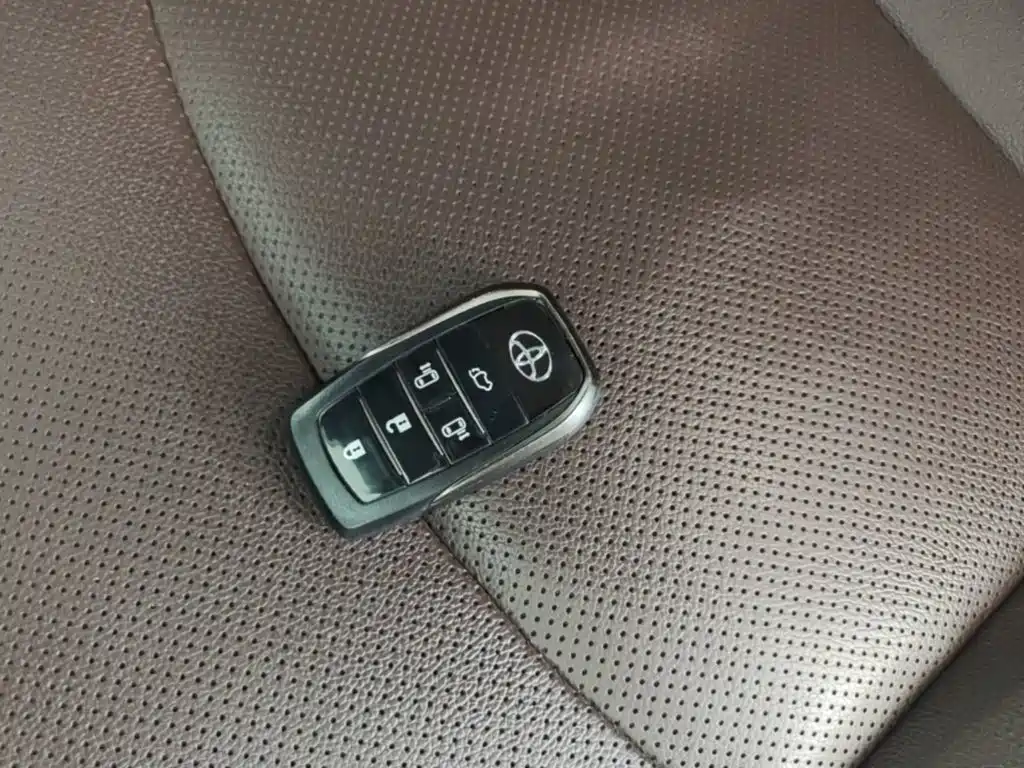 Toyota Sienna — фото 9