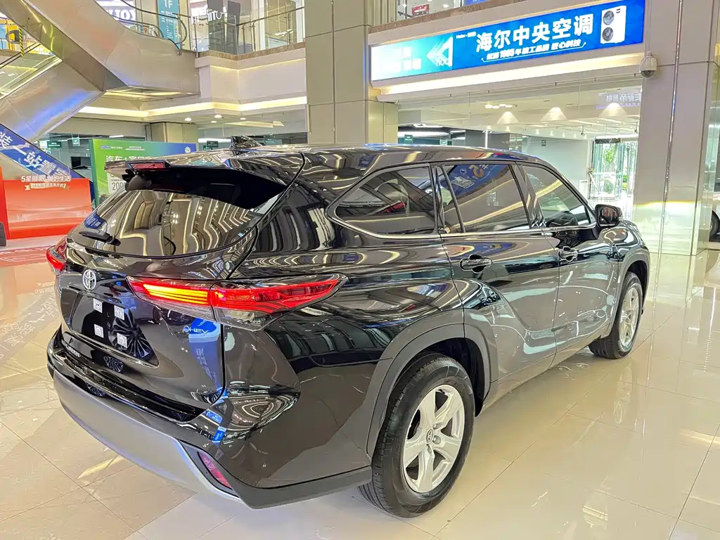 Toyota Highlander — фото 10