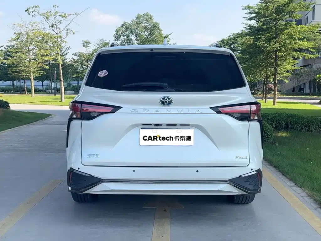 Toyota Granvia — фото 3
