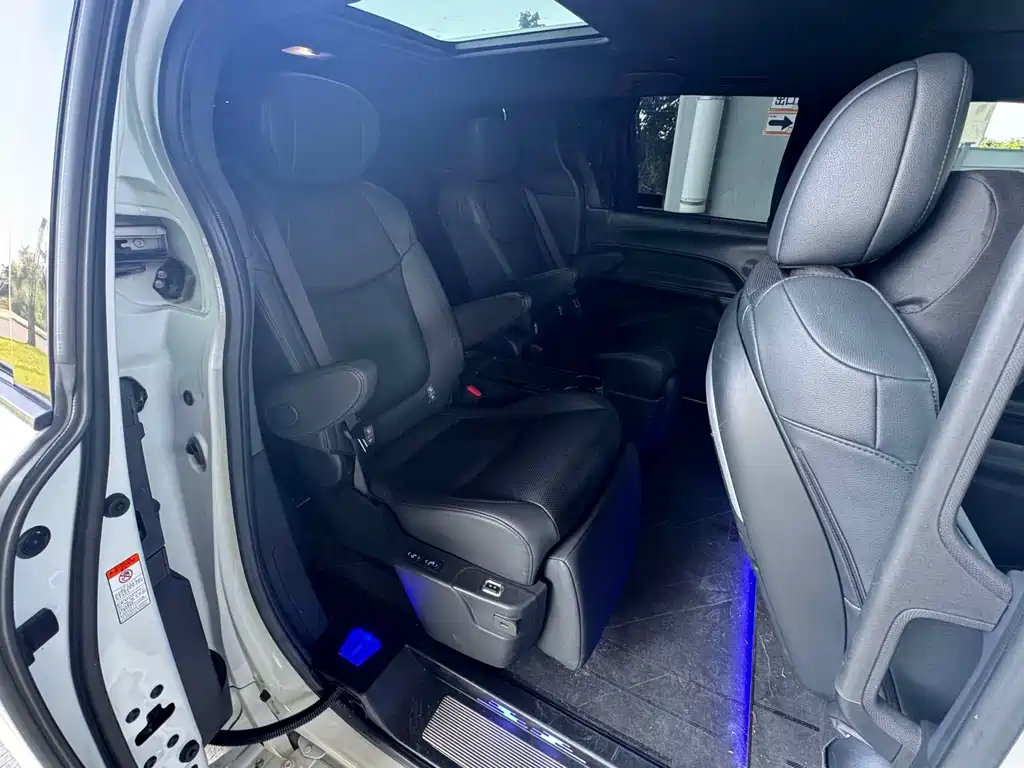 Toyota Granvia — фото 4