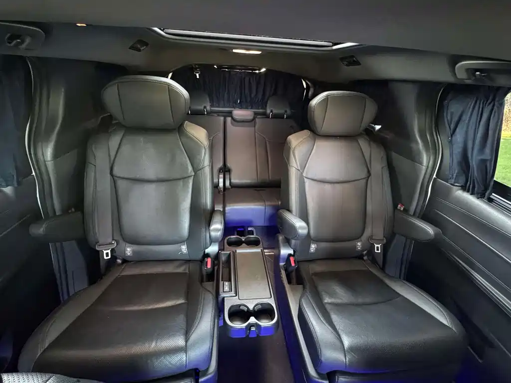 Toyota Granvia — фото 5