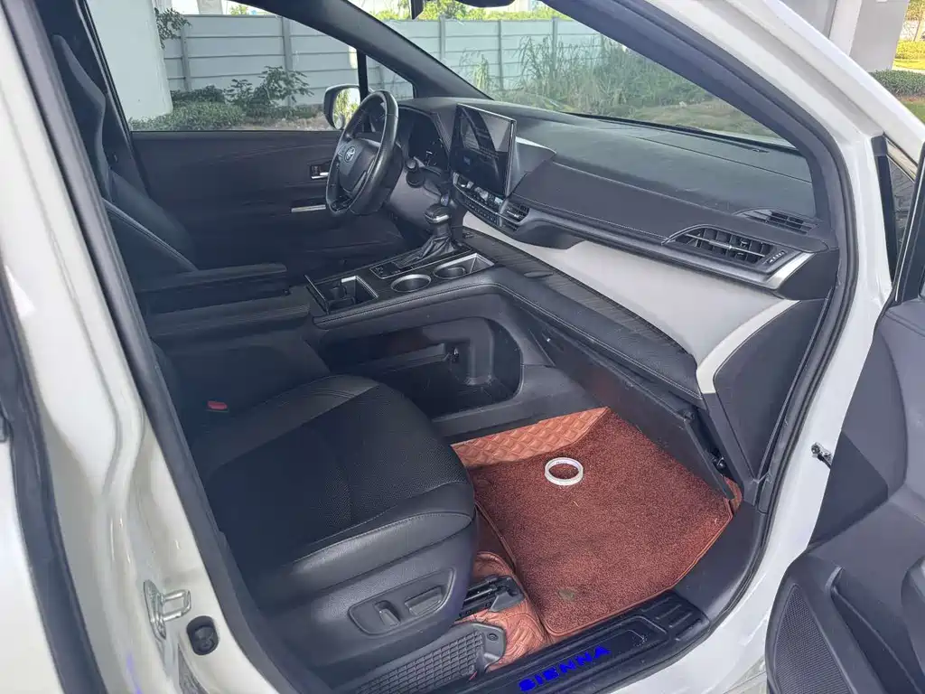 Toyota Granvia — фото 8