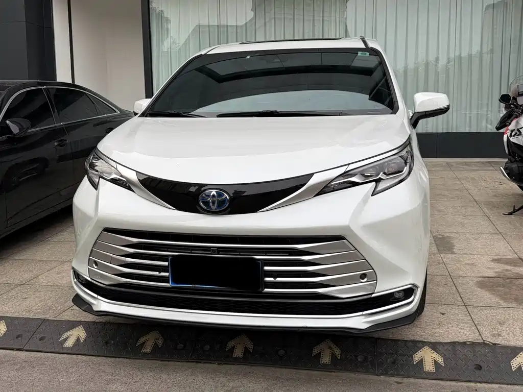 Toyota Sienna — фото 2