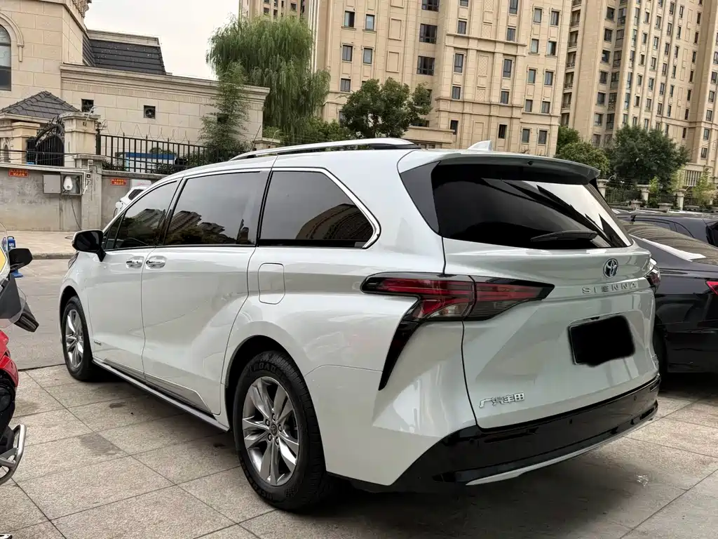Toyota Sienna — фото 8