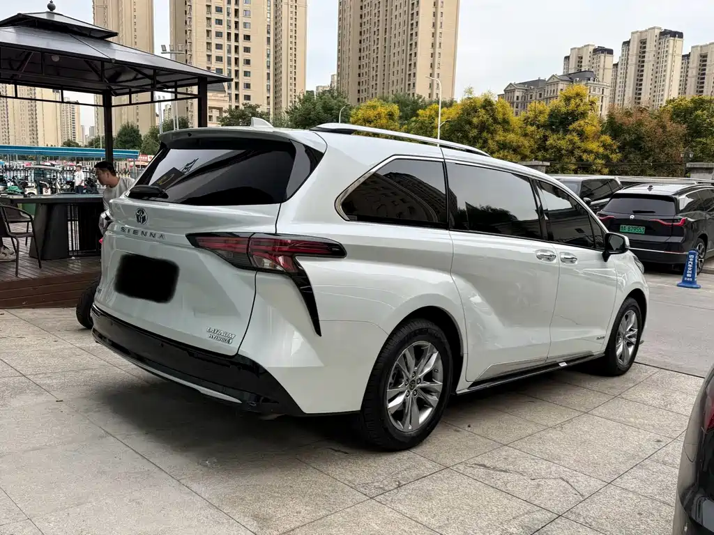 Toyota Sienna — фото 9