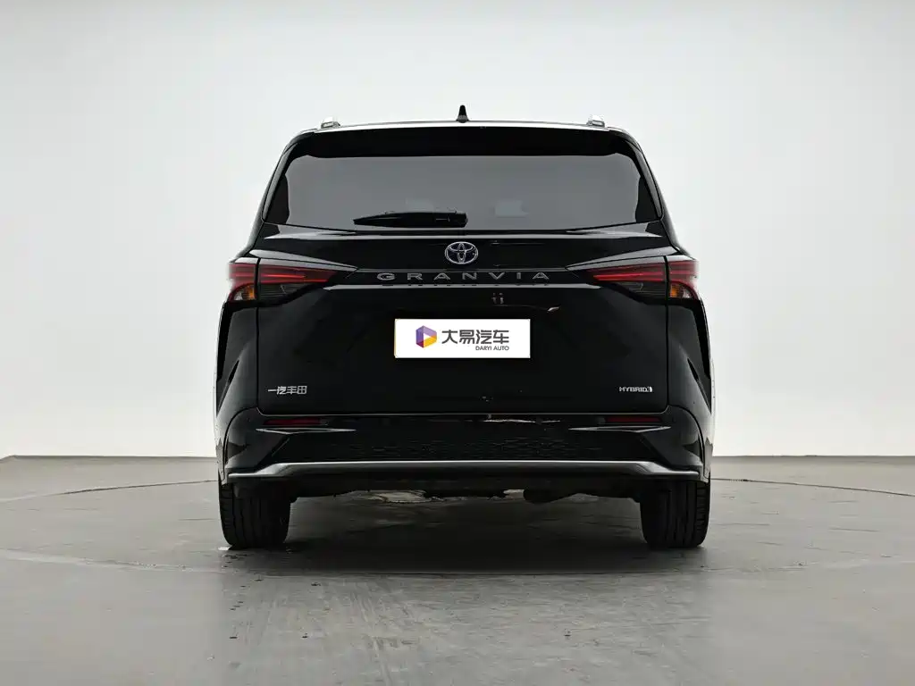 Toyota Granvia — фото 4