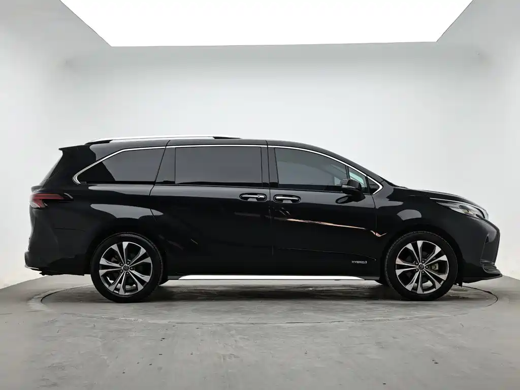 Toyota Granvia — фото 5