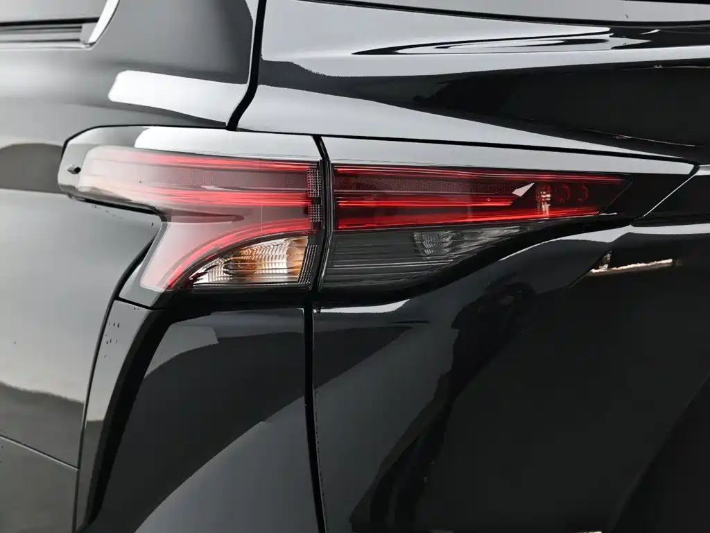 Toyota Granvia — фото 7
