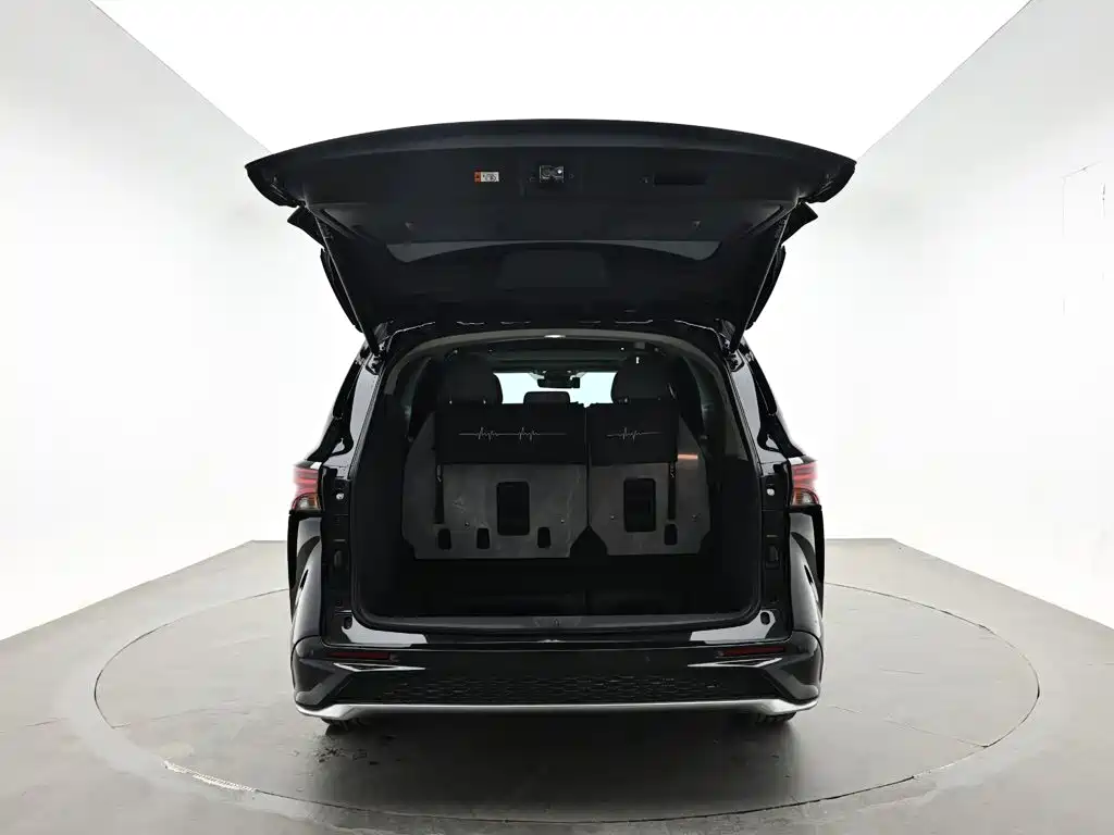Toyota Granvia — фото 8