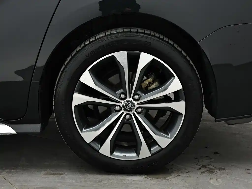 Toyota Granvia — фото 9