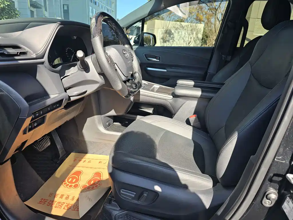 Toyota Granvia — фото 18