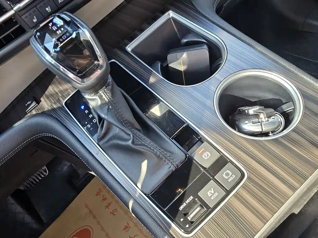 Toyota Granvia — фото 19