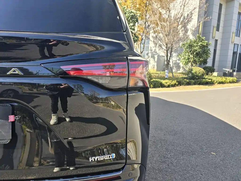 Toyota Granvia — фото 24