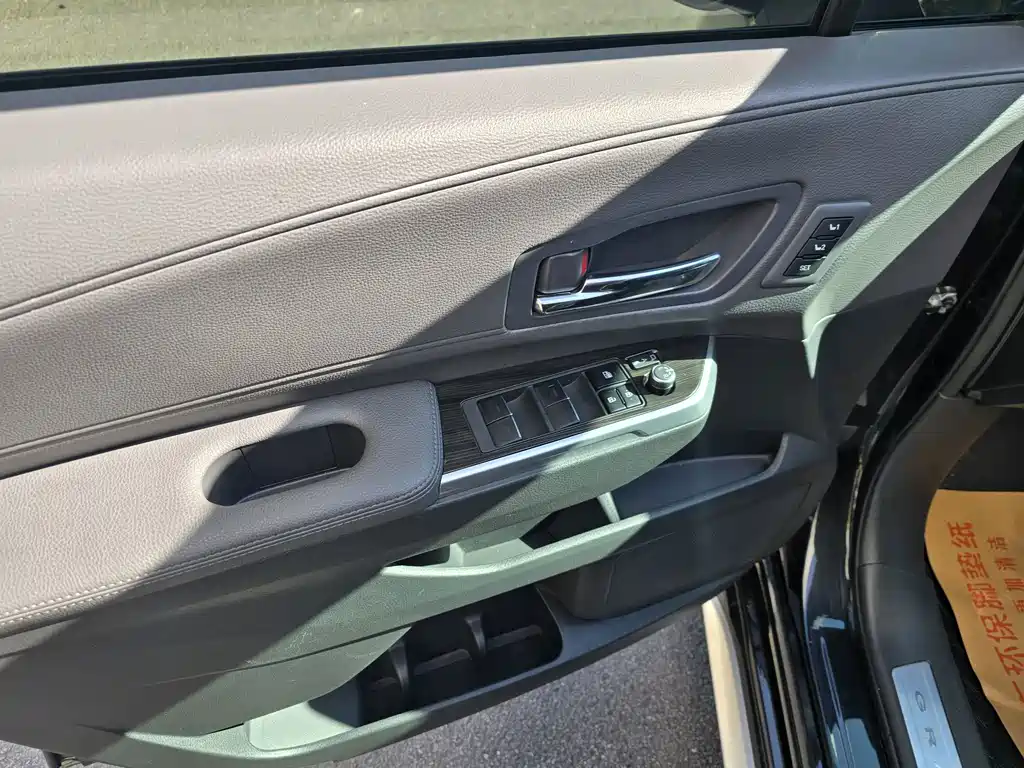 Toyota Granvia — фото 28