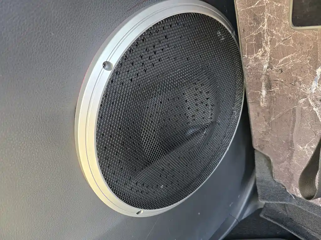 Toyota Granvia — фото 30