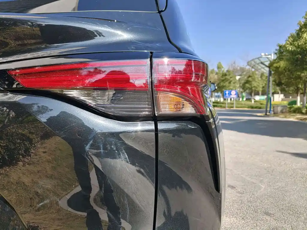 Toyota Granvia — фото 35