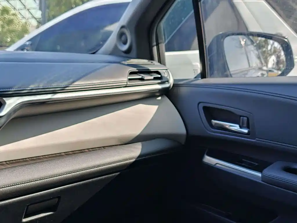 Toyota Granvia — фото 45