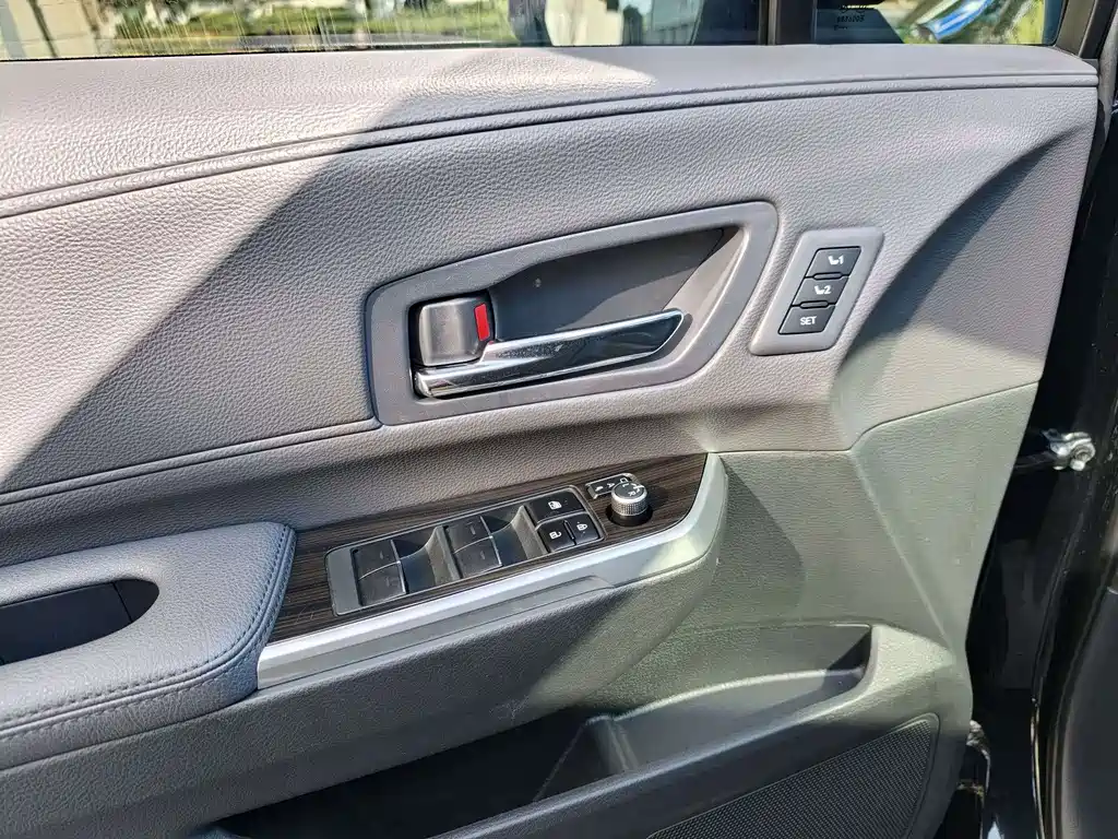 Toyota Granvia — фото 46