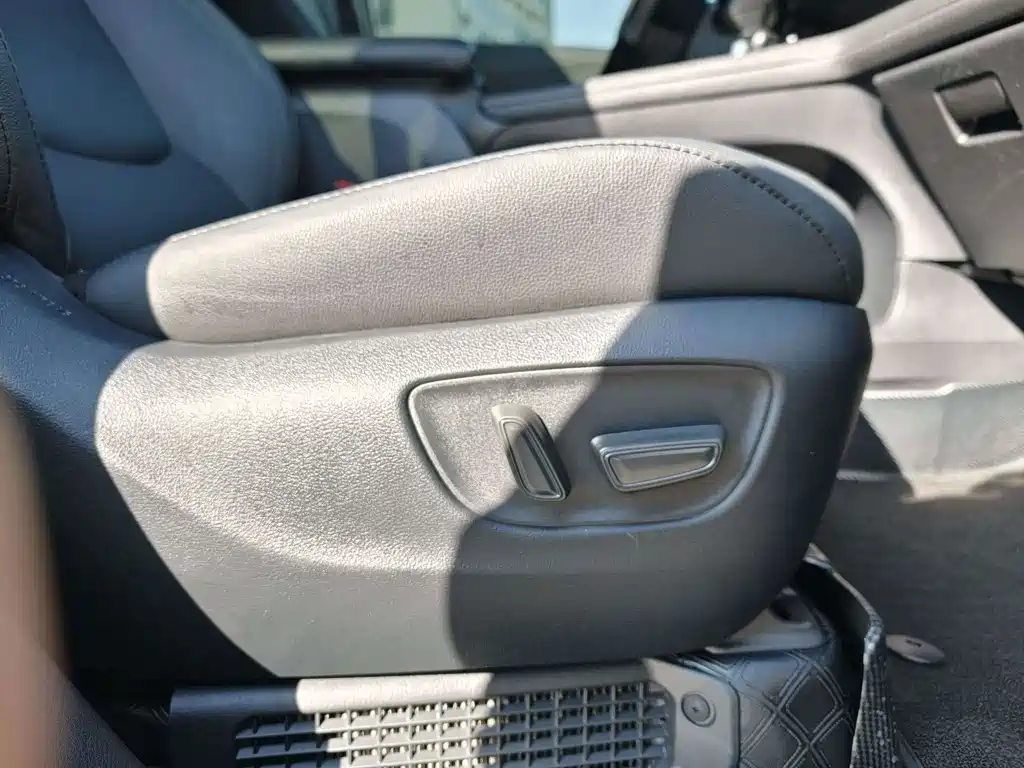 Toyota Granvia — фото 47