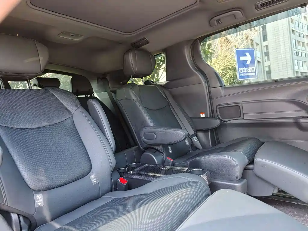 Toyota Granvia — фото 49