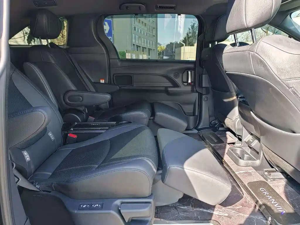 Toyota Granvia — фото 50