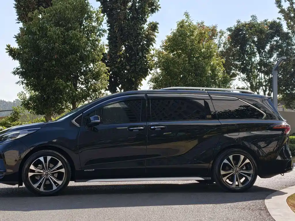 Toyota Granvia — фото 9