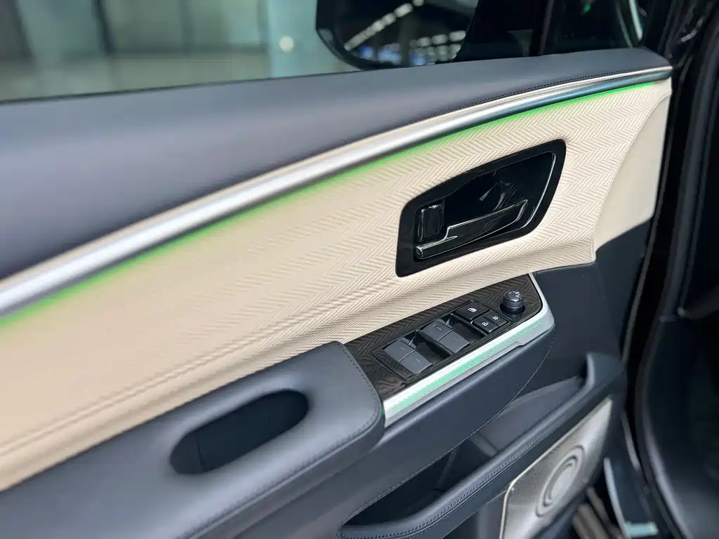 Toyota Granvia — фото 8