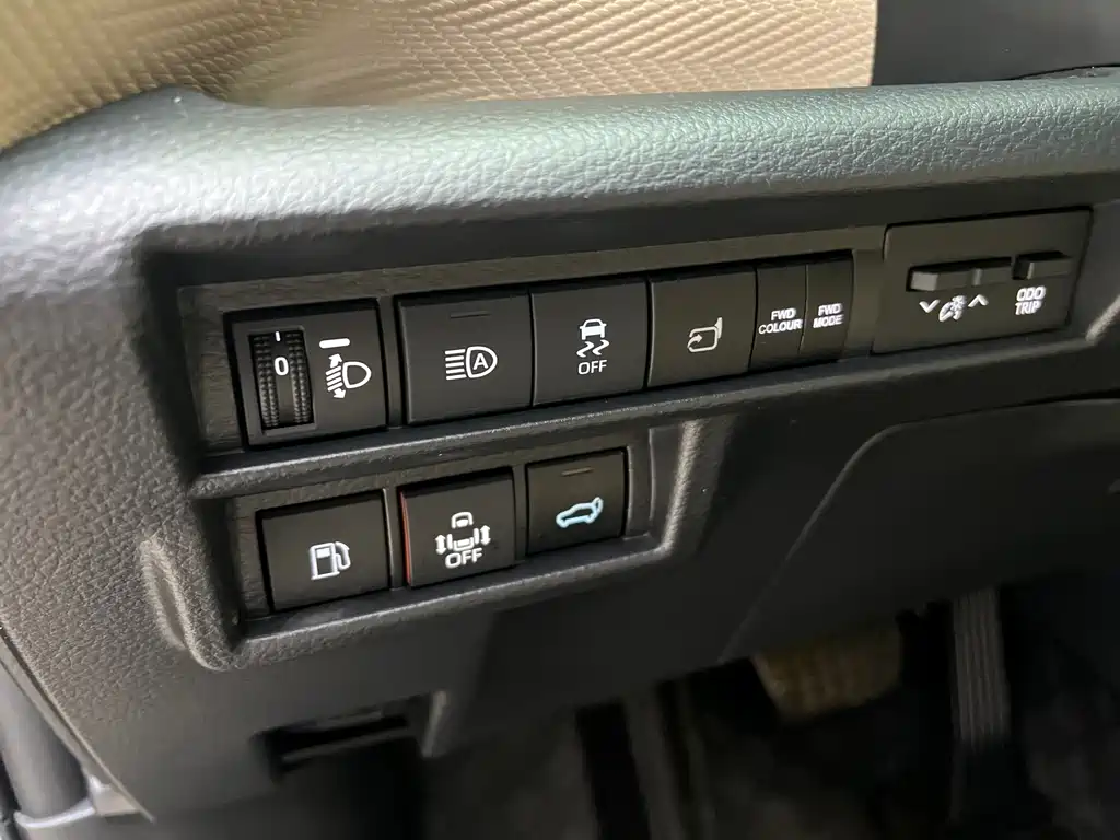 Toyota Granvia — фото 9
