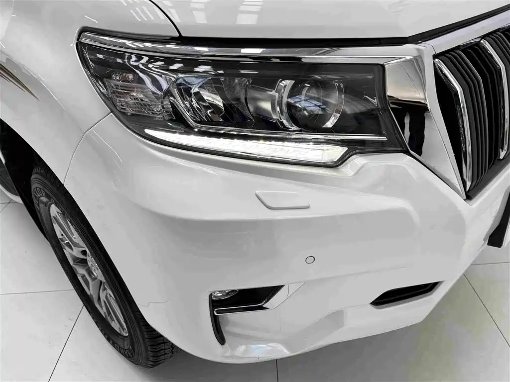 Toyota Prado — фото 15