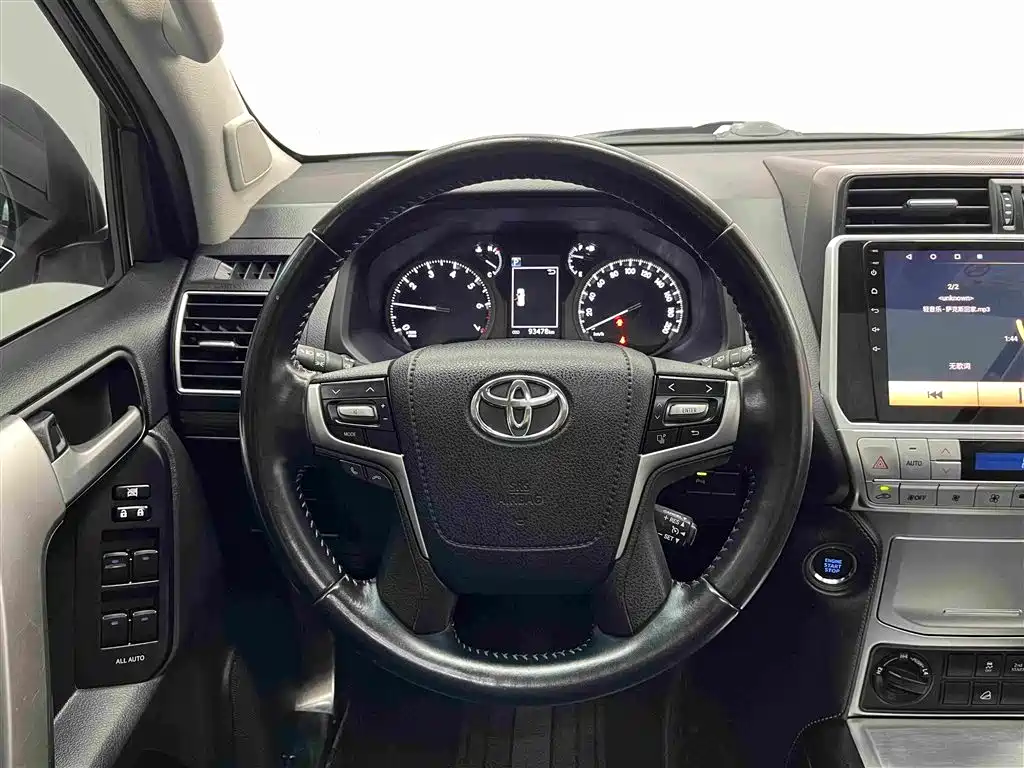 Toyota Prado — фото 8