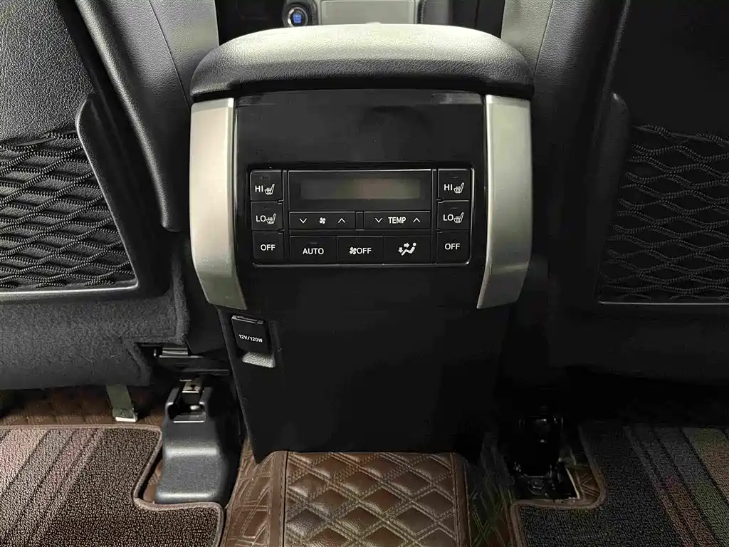Toyota Prado — фото 10
