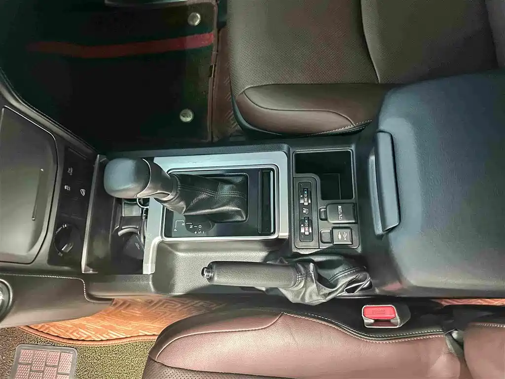 Toyota Prado — фото 11