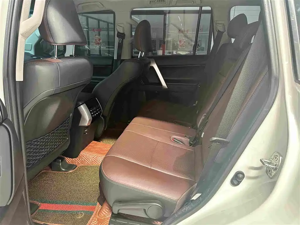 Toyota Prado — фото 13
