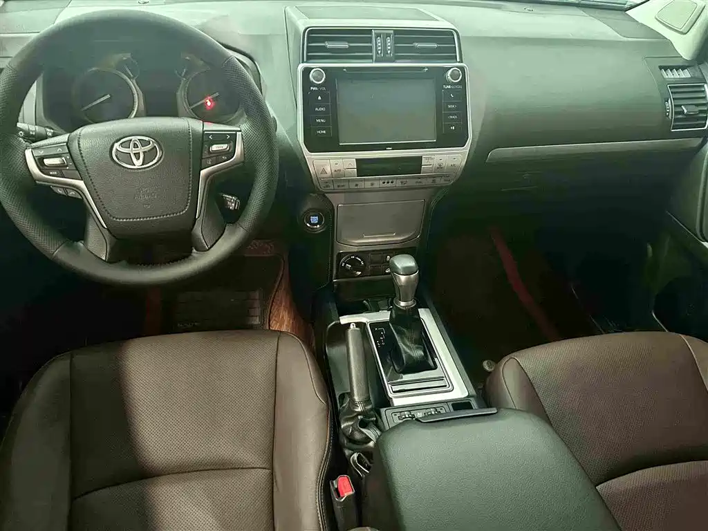 Toyota Prado — фото 15