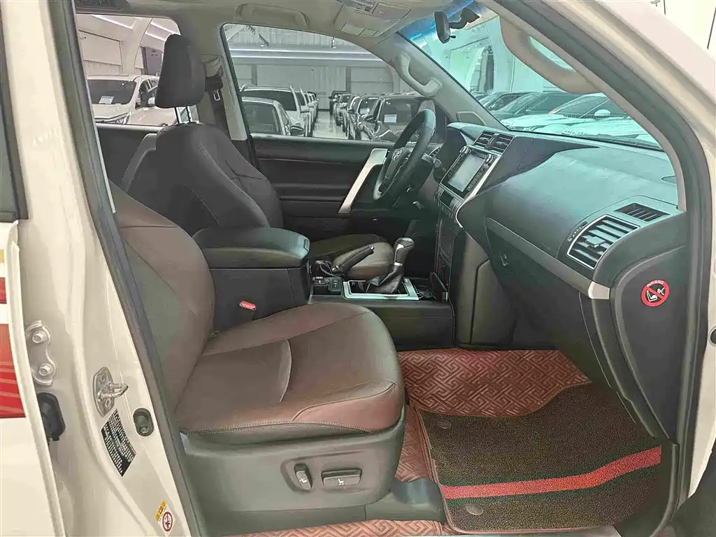 Toyota Prado — фото 18