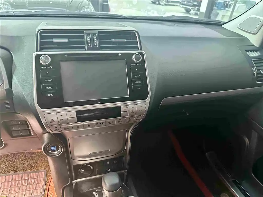 Toyota Prado — фото 10