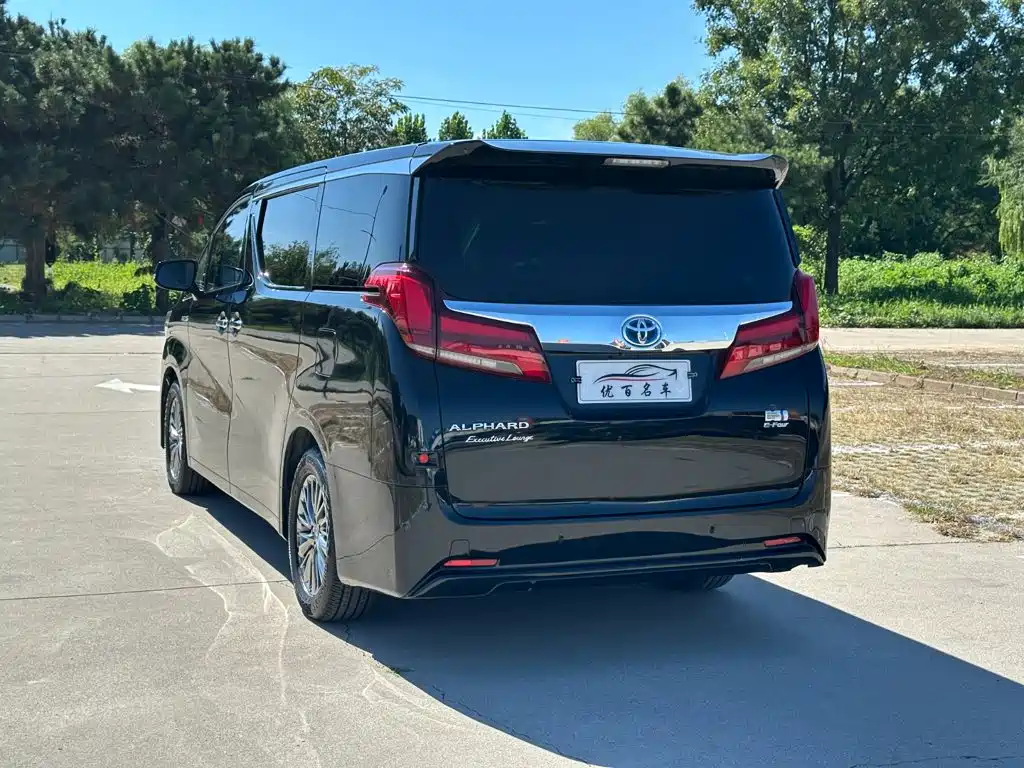 Toyota Alphard — фото 4
