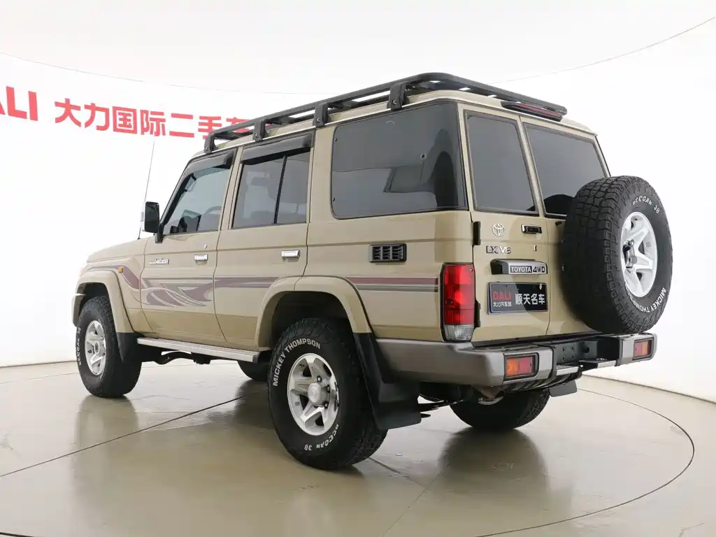 Toyota Land Cruiser — фото 14