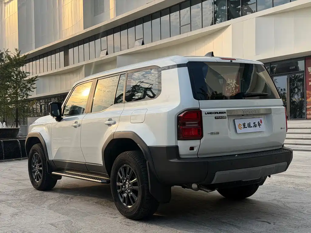 Toyota Prado — фото 7