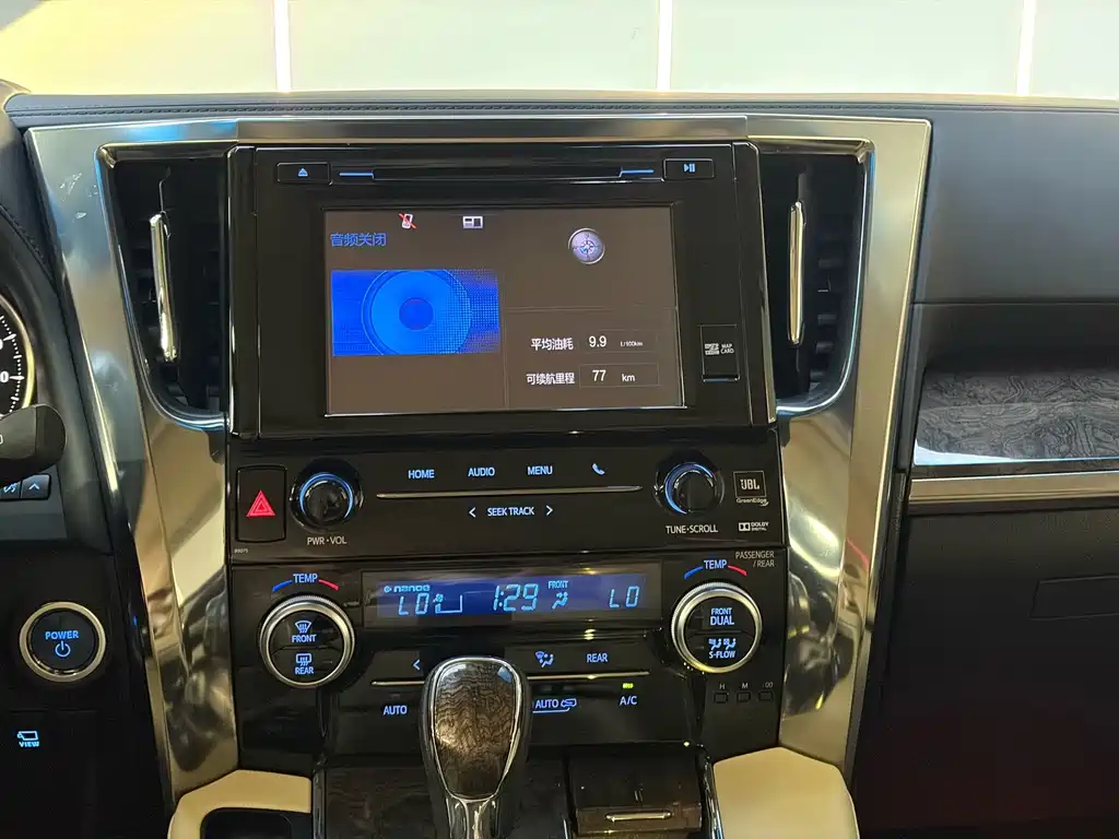 Toyota Vellfire — фото 23