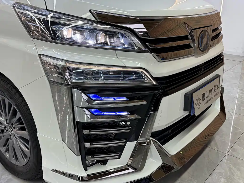 Toyota Vellfire — фото 4