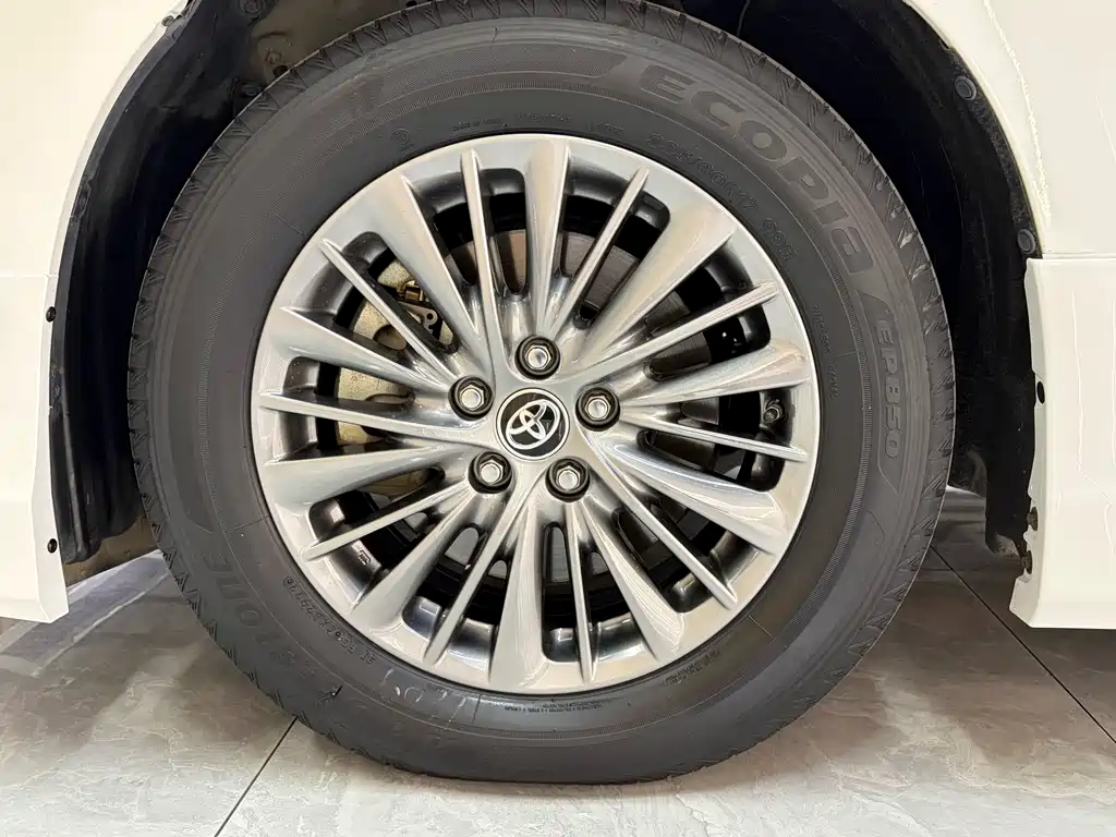 Toyota Vellfire — фото 5